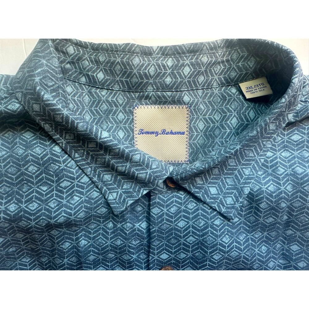 Tommy Bahama 100% Silk
Geometric Print Short Sleeve Camp Shirt - Size 3XL